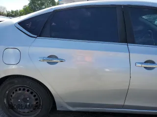 2017 Nissan Sentra SR z VIN 3N1AB7AP1HY255618, wystawiony jako Copart lot #50246455 z przebiegiem 76 594 mil mil oraz Szkoda całkowita • Salvage title. Historia ofert i sprzedaży dostępna na DreamBid. Obrazek 10.