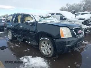 2007 GMC Yukon XL SLT with VIN 1GKFK16377R377124, listed as a IAAI auction lot 41808174 with 217,584 mi miles. Bid and sale history available at carsss.com. Image 1.