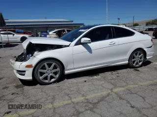 2013 Mercedes-Benz C 250 z VIN WDDGJ4HB7DF986032, wystawiony jako Copart lot #56577835 z przebiegiem 84 552 mil mil oraz Szkoda całkowita • Salvage title. Historia ofert i sprzedaży dostępna na DreamBid. Obrazek 1.