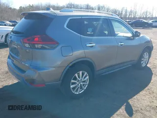 2018 Nissan Rogue SV z VIN KNMAT2MV5JP500550, wystawiony jako IAAI lot #41705570 z przebiegiem 93 495 mil mil oraz . Historia ofert i sprzedaży dostępna na DreamBid. Obrazek 4.