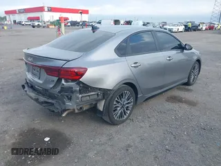 2023 Kia Forte GT-Line z VIN 3KPF54ADXPE665459, wystawiony jako IAAI lot #42102849 z przebiegiem 31 554 mil mil oraz . Historia ofert i sprzedaży dostępna na DreamBid. Obrazek 4.