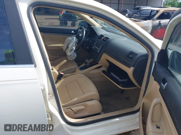 2008 Volkswagen Jetta SE with VIN 3VWRM71K28M003718, listed as a IAAI auction lot 42173542 with 294,829 mi miles and . Bid and sale history available at DreamBid. Image 5.