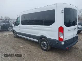2016 Ford Transit Passenger XL z VIN 1FBZX2CM5GKA82811, wystawiony jako IAAI lot #41733437 z przebiegiem 31 959 mil mil oraz . Historia ofert i sprzedaży dostępna na DreamBid. Obrazek 3.