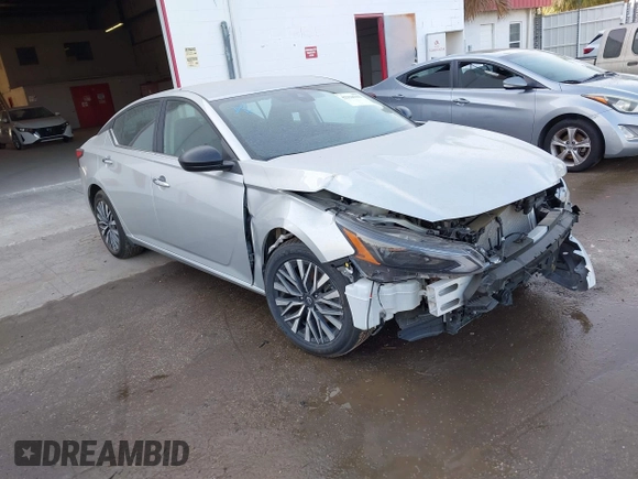 2024 Nissan Altima SV z VIN 1N4BL4DV3RN375951, wystawiony jako IAAI lot #42334342 z przebiegiem 24 068 mil mil oraz . Historia ofert i sprzedaży dostępna na DreamBid. Obrazek 1.