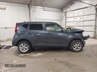 2020 Kia Soul LX with VIN KNDJ23AU4L7056682, listed as a IAAI auction lot 41679775 with 85,531 mi miles. Bid and sale history available at carsss.com. Image 13.