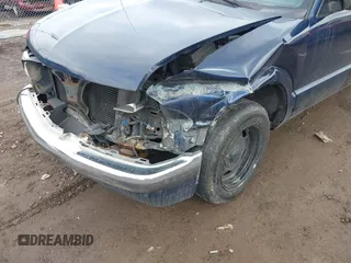 2000 Chevrolet S-10 LS with VIN 1GCCS19WXY8242120, listed as a IAAI auction lot 41675109 with 196,408 mi miles. Bid and sale history available at carsss.com. Image 6.