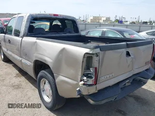 2002 GMC Sierra 1500 SLE with VIN 2GTEC19V821407265, listed as a IAAI auction lot 42087634 with 196,745 mi miles and . Bid and sale history available at DreamBid. Image 3.