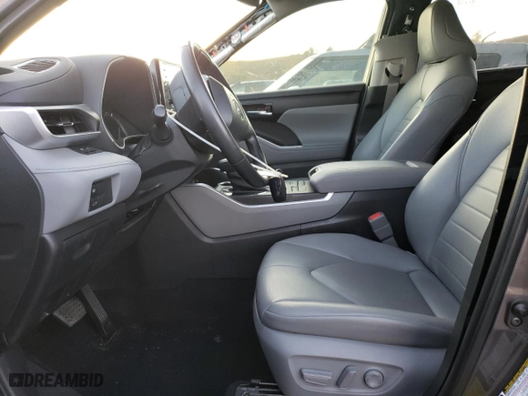 2022 Toyota Highlander XLE with VIN 5TDHZRBH0NS579432, listed as a Copart auction lot 77977004 with 18,770 mi miles and Clean Title. Bid and sale history available at carsss.com. Image 7.