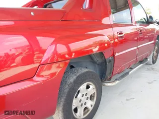2003 Chevrolet Avalanche with VIN 3GNEK13T33G108258, listed as a IAAI auction lot 42110289 with 135,802 mi miles. Bid and sale history available at carsss.com. Image 6.