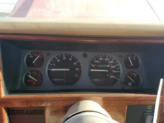 1993 Jeep Cherokee z VIN 1J4FT78S9PL634409, wystawiony jako Copart lot #77034984 z przebiegiem 146 585 mil mil oraz Szkoda całkowita • Salvage title. Historia ofert i sprzedaży dostępna na DreamBid. Obrazek 9.