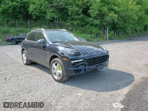 2016 Porsche Cayenne S E-Hybrid z VIN WP1AE2A23GLA17545, wystawiony jako Copart lot #58556435 z przebiegiem 136 497 mil mil oraz Szkoda całkowita • Salvage title. Historia ofert i sprzedaży dostępna na DreamBid. Obrazek 14.