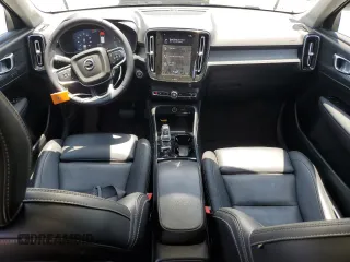 2021 Volvo XC40 Inscription with VIN YV4162UL5M2564818, listed as a Copart auction lot 58443445 with 36,557 mi miles and Salvage title. Bid and sale history available at DreamBid. Image 8.