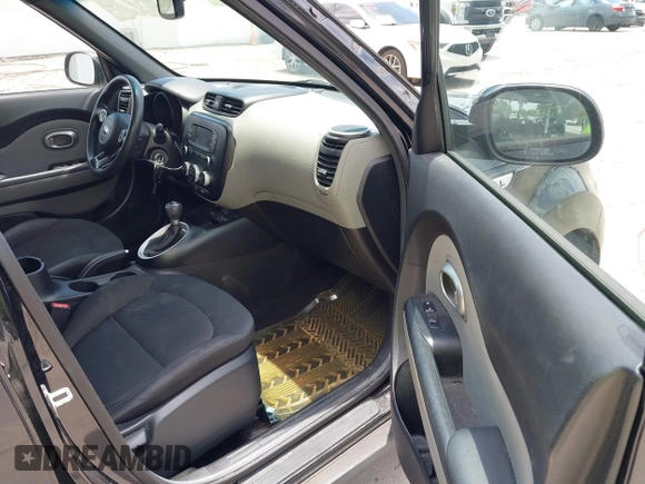 2015 Kia Soul z VIN KNDJN2A27F7161320, wystawiony jako IAAI lot #42480400 z przebiegiem 92 275 mil mil oraz . Historia ofert i sprzedaży dostępna na DreamBid. Obrazek 5.