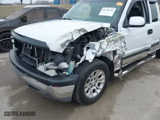 2001 Chevrolet Silverado 1500 LS with VIN 2GCEK19T811301866, listed as a IAAI auction lot 41695144 with 90,481 mi miles. Bid and sale history available at carsss.com. Image 6.