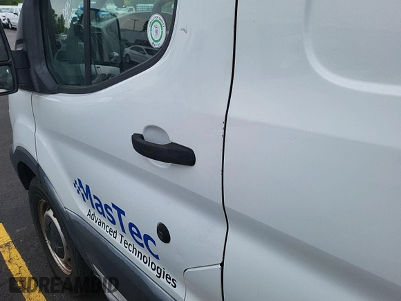 2015 Ford Transit Cargo z VIN 1FTNE1YM1FKA95203, wystawiony jako IAAI lot #42348909 z przebiegiem 188 335 mil mil oraz . Historia ofert i sprzedaży dostępna na DreamBid. Obrazek 1.