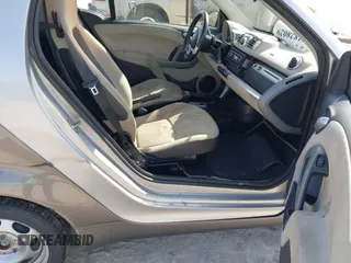 2012 Smart fortwo Pure z VIN WMEEJ3BA9CK557221, wystawiony jako IAAI lot #41828029 z przebiegiem 54 516 mil mil oraz . Historia ofert i sprzedaży dostępna na DreamBid. Obrazek 5.