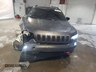 2022 Jeep Cherokee Trailhawk with VIN 1C4PJMBX8ND500503, listed as a Copart auction lot 85705204 with 31,112 mi miles and Salvage Title. Bid and sale history available at DreamBid. Image 5.