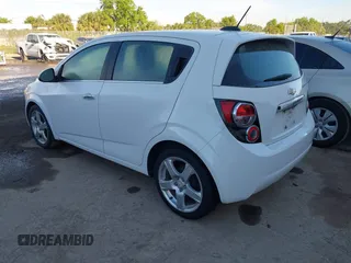 2016 Chevrolet Sonic LTZ z VIN 1G1JE6SB0G4161094, wystawiony jako IAAI lot #41890781 z przebiegiem 121 282 mil mil oraz . Historia ofert i sprzedaży dostępna na DreamBid. Obrazek 3.