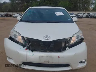 2015 Toyota Sienna XLE with VIN 5TDYK3DC8FS639221, listed as a IAAI auction lot 41891188 with 195,610 mi miles. Bid and sale history available at carsss.com. Image 6.