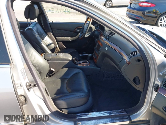 2004 Mercedes-Benz S-Class 5.0L with VIN WDBNG84J74A403779, listed as a IAAI auction lot 41346259 with 224,485 mi miles. Bid and sale history available at carsss.com. Image 5.