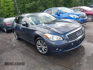 2011 Infiniti M z VIN JN1BY1AP6BM326418, wystawiony jako IAAI lot #42349916 z przebiegiem 209 602 mil mil oraz . Historia ofert i sprzedaży dostępna na DreamBid. Obrazek 1.