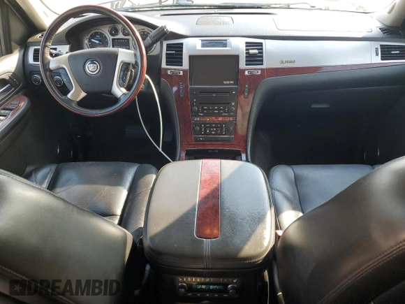 2009 Cadillac Escalade z VIN 1GYFK43559R235239, wystawiony jako Copart lot #59569495 z przebiegiem 142 969 mil mil oraz Czysty tytuł • Clean title. Historia ofert i sprzedaży dostępna na DreamBid. Obrazek 8.