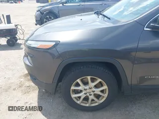 2016 Jeep Cherokee Latitude z VIN 1C4PJMCB4GW241454, wystawiony jako IAAI lot #42378181 z przebiegiem 210 207 mil mil oraz . Historia ofert i sprzedaży dostępna na DreamBid. Obrazek 6.