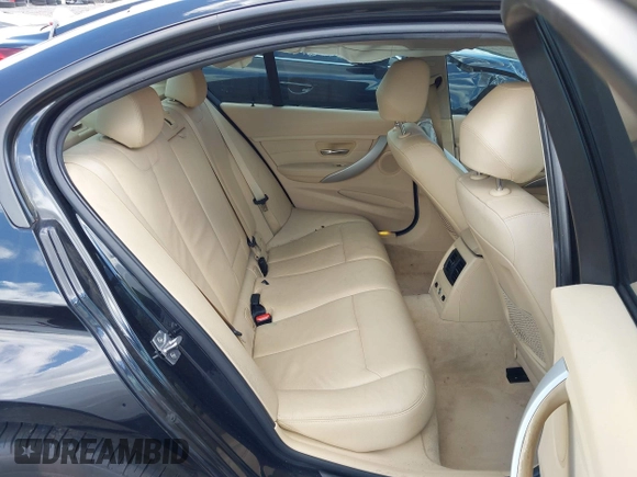 2013 BMW 3 Series 328i xDrive с VIN WBA3B5C55DF592295, выставлен на аукционе IAAI как лот 42231213 с пробегом 131 473 миль миль и . История ставок и продаж доступна на DreamBid. Изображение 8.