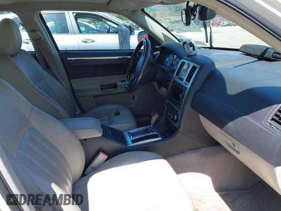 2007 Chrysler 300 C with VIN 2C3KA63H87H897640, listed as a IAAI auction lot 42098669 with 87,801 mi miles. Bid and sale history available at carsss.com. Image 5.