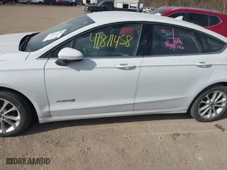 2019 Ford Fusion Hybrid SE with VIN 3FA6P0LU0KR164670, listed as a IAAI auction lot 41811458 with 91,428 mi miles. Bid and sale history available at carsss.com. Image 14.