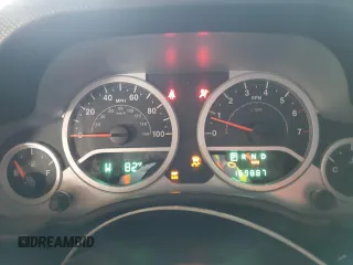 2008 Jeep Wrangler Unlimited Sahara with VIN 1J4GA59108L521910, listed as a Copart auction lot 62330425 with 169,887 mi miles and Salvage title. Bid and sale history available at DreamBid. Image 9.