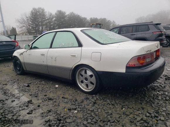 1998 Lexus ES 300 Luxury Sport Sdn with VIN JT8BF28G2W5032057, listed as a Copart auction lot 45032425 with 218,837 mi miles and Salvage Title. Bid and sale history available at carsss.com. Image 2.