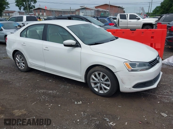 2014 Volkswagen Jetta SE with VIN 3VWD07AJ2EM239987, listed as a IAAI auction lot 42555560 with 115,987 mi miles and . Bid and sale history available at DreamBid. Image 1.