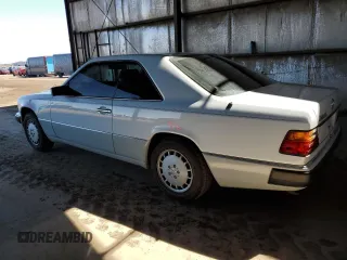 1991 Mercedes-Benz 300 CE с VIN WDBEA51D3MB285660, выставлен на аукционе Copart как лот 49656285 с пробегом 93 772 миль миль и Списание • Salvage title. История ставок и продаж доступна на DreamBid. Изображение 2.