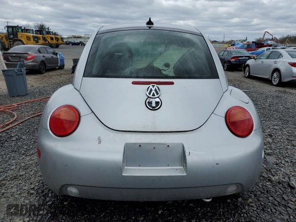 2000 Volkswagen Beetle GLX with VIN 3VWDD21C0YM482825, listed as a Copart auction lot 53031135 with 153,167 mi miles and Salvage Title. Bid and sale history available at DreamBid. Image 6.