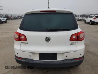 2010 Volkswagen Tiguan SEL with VIN WVGBV7AX8AW530953, listed as a Copart auction lot 81807704 with 146,558 mi miles and Salvage Title. Bid and sale history available at DreamBid. Image 6.