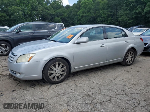 2007 Toyota Avalon XL z VIN 4T1BK36B47U186914, wystawiony jako Copart lot #60364125 z przebiegiem 239 293 mil mil oraz Czysty tytuł • Clean title. Historia ofert i sprzedaży dostępna na DreamBid. Obrazek 1.