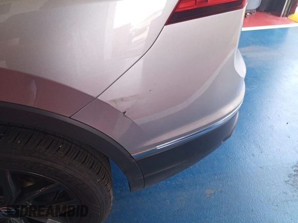 2024 Volkswagen Tiguan SE z VIN 3VV3B7AX7RM105271, wystawiony jako IAAI lot #42752403 z przebiegiem 27 050 mil mil oraz . Historia ofert i sprzedaży dostępna na DreamBid. Obrazek 6.
