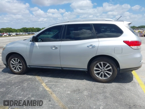 2016 Nissan Pathfinder SV with VIN 5N1AR2MN5GC647848, listed as a IAAI auction lot 42178328 with 155,942 mi miles. Bid and sale history available at carsss.com. Image 14.