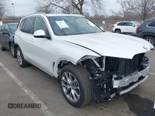 2025 BMW X5 xDrive40i with VIN 5UX23EU06S9W52867, listed as a IAAI auction lot 41726171 with 5,123 mi miles. Bid and sale history available at carsss.com. Image 1.
