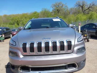 2016 Jeep Cherokee Limited with VIN 1C4PJMDB1GW373585, listed as a IAAI auction lot 42231662 with 187,752 mi miles and . Bid and sale history available at DreamBid. Image 12.