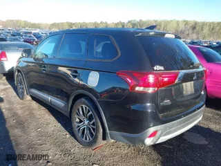 2017 Mitsubishi Outlander SE with VIN JA4AD3A33HZ001406, listed as a IAAI auction lot 41873042 with 138,254 mi miles. Bid and sale history available at carsss.com. Image 3.