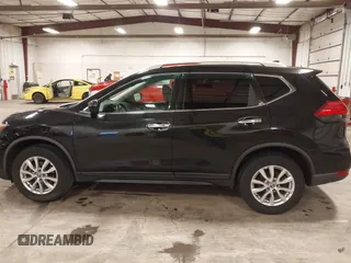 2017 Nissan Rogue S z VIN KNMAT2MV5HP575713, wystawiony jako IAAI lot #42241396 z przebiegiem 176 102 mil mil oraz . Historia ofert i sprzedaży dostępna na DreamBid. Obrazek 14.
