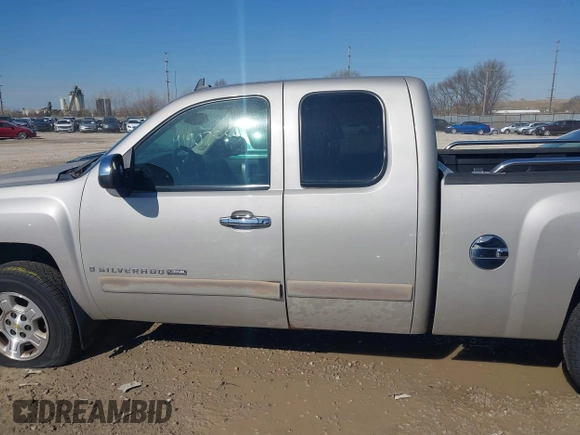 2007 Chevrolet Silverado 1500 LT w/1LT with VIN 1GCEC19017Z500969, listed as a IAAI auction lot 41907955 with 212,259 mi miles. Bid and sale history available at carsss.com. Image 14.