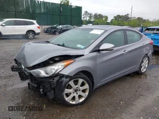 2013 Hyundai Elantra GLS z VIN KMHDH4AE1DU646038, wystawiony jako IAAI lot #42274868 z przebiegiem 81 253 mil mil oraz . Historia ofert i sprzedaży dostępna na DreamBid. Obrazek 17.