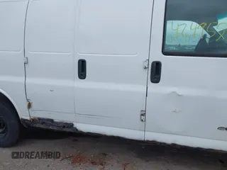 2000 Chevrolet City Express Cargo z VIN 1GCFG15W5Y1120830, wystawiony jako IAAI lot #42495576 z przebiegiem 266 346 mil mil oraz . Historia ofert i sprzedaży dostępna na DreamBid. Obrazek 12.