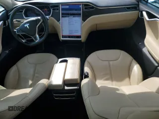 2013 Tesla Model S z VIN 5YJSA1AC4DFP10496, wystawiony jako Copart lot #63801355 z przebiegiem 50 473 mil mil oraz Czysty tytuł • Clean title. Historia ofert i sprzedaży dostępna na DreamBid. Obrazek 8.