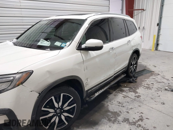 2019 Honda Pilot Touring 7-Passenger with VIN 5FNYF6H64KB005798, listed as a IAAI auction lot 41551933 with 103,151 mi miles. Bid and sale history available at carsss.com. Image 6.