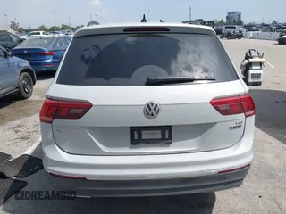 2018 Volkswagen Tiguan SEL with VIN 3VV2B7AX8JM105246, listed as a IAAI auction lot 41906838 with 110,749 mi miles and . Bid and sale history available at DreamBid. Image 16.