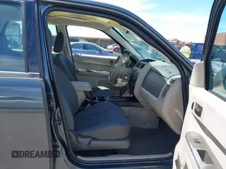 2008 Ford Escape XLS z VIN 1FMCU02Z28KD32661, wystawiony jako IAAI lot #42316426 z przebiegiem 184 552 mil mil oraz . Historia ofert i sprzedaży dostępna na DreamBid. Obrazek 5.